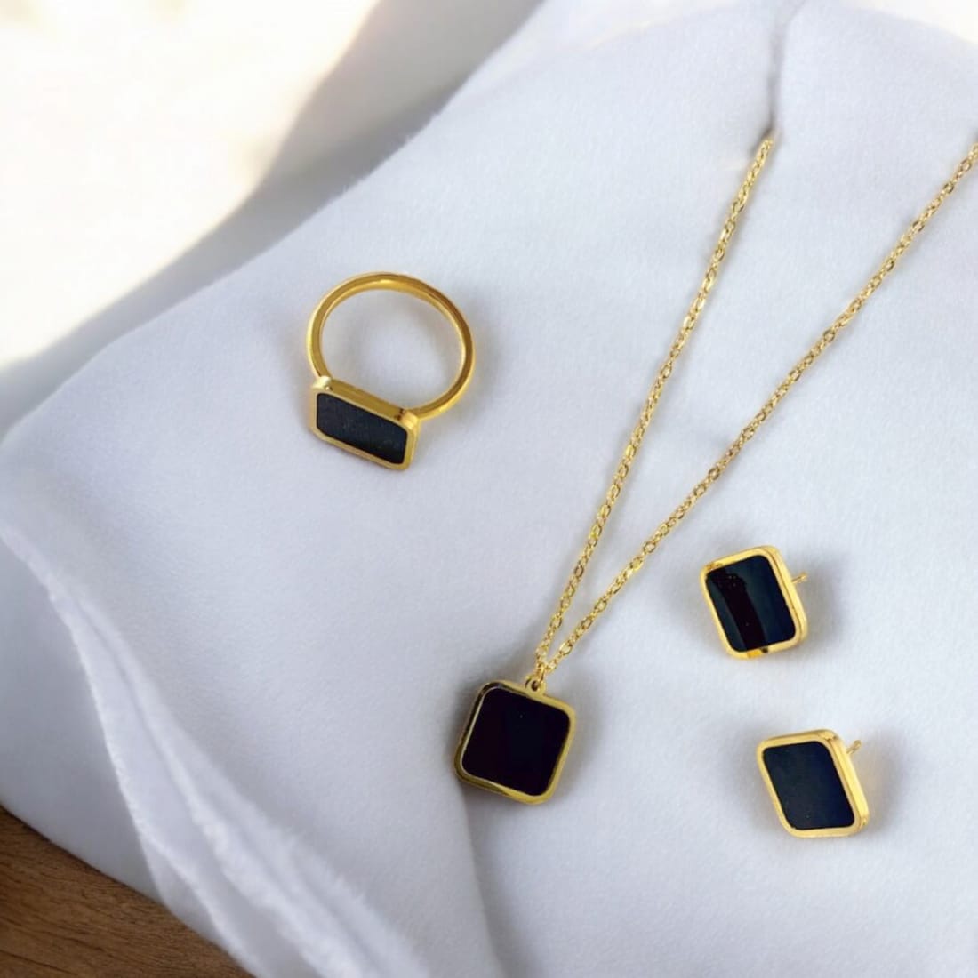 Golden Clover Pendant Set with Earings and Ring Four leaves
