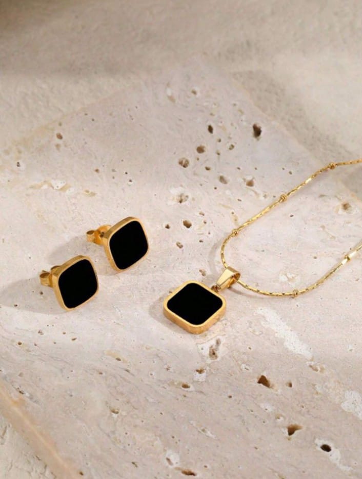 Golden Clover Pendant Set with Earings and Ring Four leaves