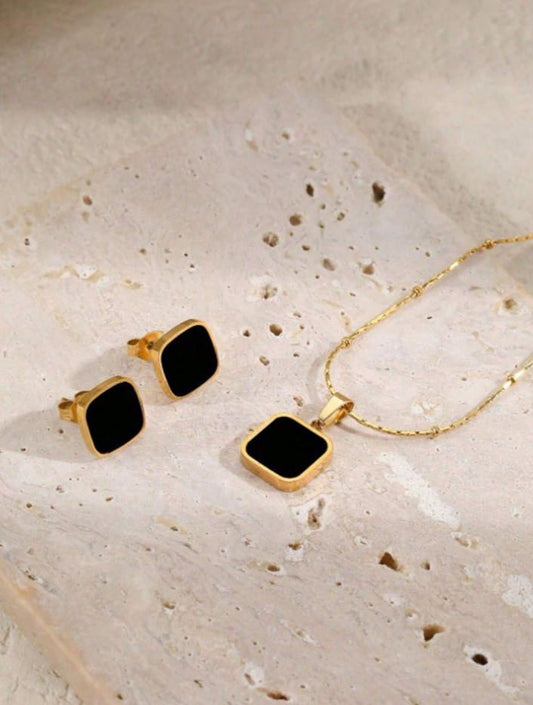 Golden Clover Pendant Set with Earings and Ring Four leaves